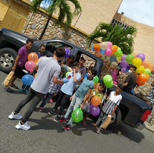 Hesperia WTC Valencia regaló alegría a los niños en su día con un “arepazo” en las calles